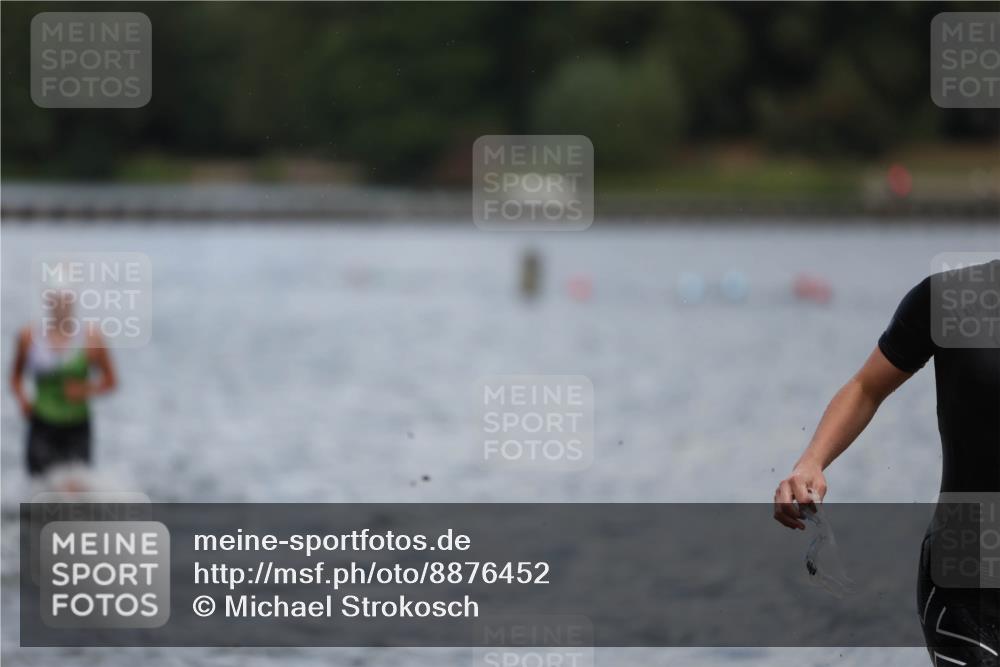 14.09.2025 - Stadtparktriathlon Michael Strokosch http://msf.ph/oto/8876452 14.09.2025 13:17:29 Schwimmen 1564, 1574, 1577, 1599, 1610, 1614, 1617 meine-sportfotos.de
