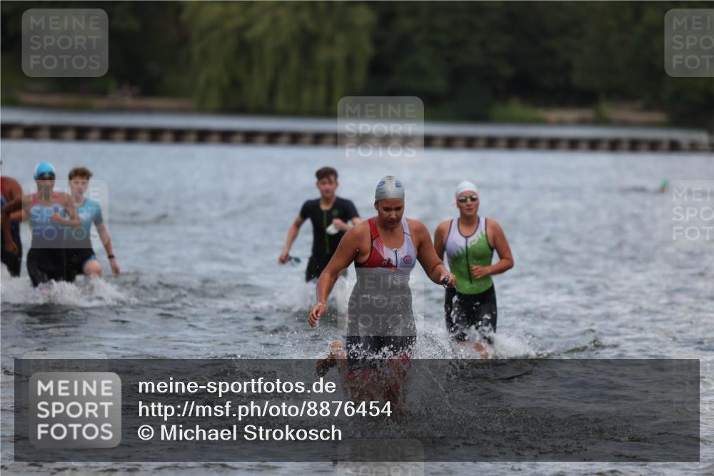 14.09.2025 - Stadtparktriathlon Michael Strokosch http://msf.ph/oto/8876454 14.09.2025 13:17:30 Schwimmen 1564, 1574, 1577, 1599, 1610, 1617 meine-sportfotos.de