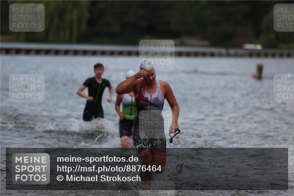 14.09.2025 - Stadtparktriathlon Michael Strokosch http://msf.ph/oto/8876464 14.09.2025 13:17:31 Schwimmen 1564, 1574, 1577, 1599, 1610, 1617 meine-sportfotos.de