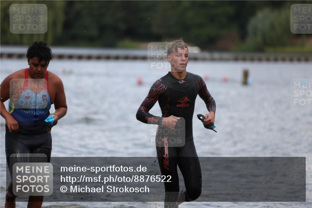14.09.2025 - Stadtparktriathlon Michael Strokosch http://msf.ph/oto/8876522 14.09.2025 13:17:42 Schwimmen 1563, 1584, 1599, 1606, 1610, 1615, 1617 meine-sportfotos.de