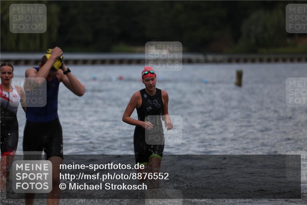 14.09.2025 - Stadtparktriathlon Michael Strokosch http://msf.ph/oto/8876552 14.09.2025 13:17:51 Schwimmen 1549, 1563, 1570, 1584 meine-sportfotos.de