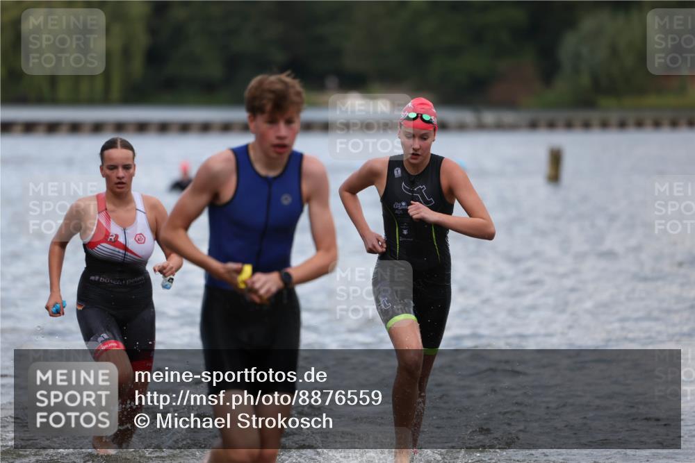 14.09.2025 - Stadtparktriathlon Michael Strokosch http://msf.ph/oto/8876559 14.09.2025 13:17:52 Schwimmen 1549, 1563, 1570, 1584 meine-sportfotos.de