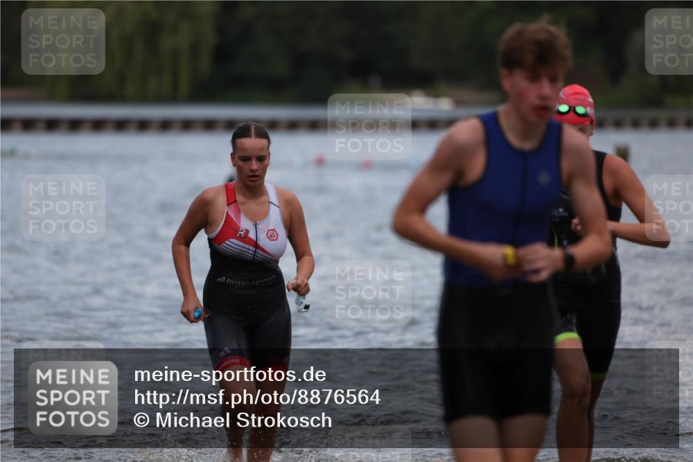 14.09.2025 - Stadtparktriathlon Michael Strokosch http://msf.ph/oto/8876564 14.09.2025 13:17:53 Schwimmen 1549, 1563, 1570, 1584 meine-sportfotos.de