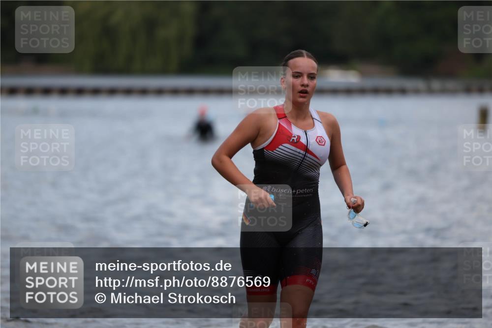 14.09.2025 - Stadtparktriathlon Michael Strokosch http://msf.ph/oto/8876569 14.09.2025 13:17:54 Schwimmen 1549, 1553, 1563, 1570, 1584 meine-sportfotos.de