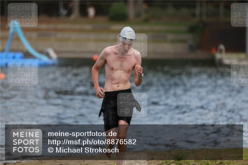 14.09.2025 - Stadtparktriathlon Michael Strokosch http://msf.ph/oto/8876582 14.09.2025 13:18:06 Schwimmen 1549, 1553 meine-sportfotos.de