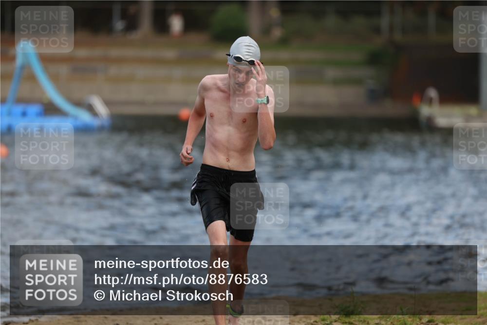 14.09.2025 - Stadtparktriathlon Michael Strokosch http://msf.ph/oto/8876583 14.09.2025 13:18:06 Schwimmen 1549, 1553 meine-sportfotos.de