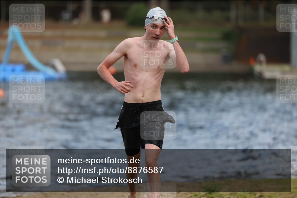 14.09.2025 - Stadtparktriathlon Michael Strokosch http://msf.ph/oto/8876587 14.09.2025 13:18:06 Schwimmen 1549, 1553 meine-sportfotos.de