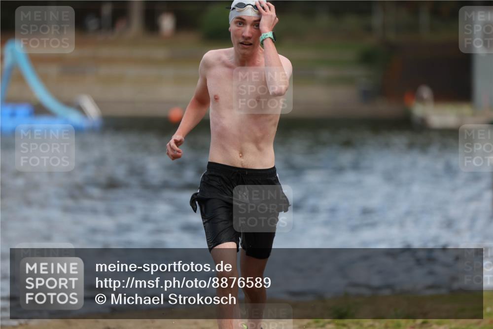 14.09.2025 - Stadtparktriathlon Michael Strokosch http://msf.ph/oto/8876589 14.09.2025 13:18:06 Schwimmen 1549, 1553 meine-sportfotos.de