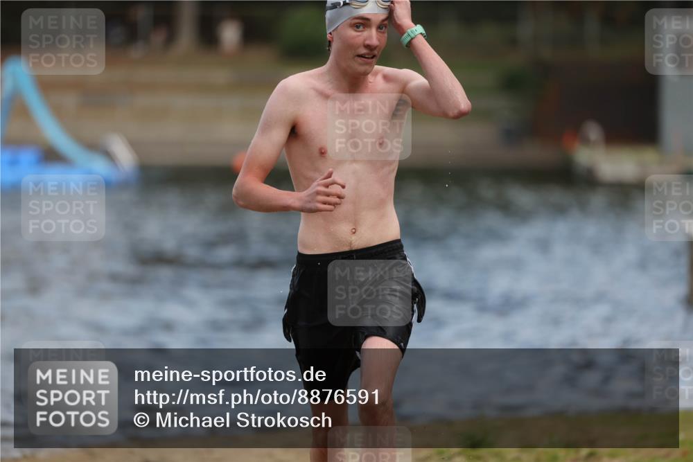 14.09.2025 - Stadtparktriathlon Michael Strokosch http://msf.ph/oto/8876591 14.09.2025 13:18:07 Schwimmen 1553 meine-sportfotos.de