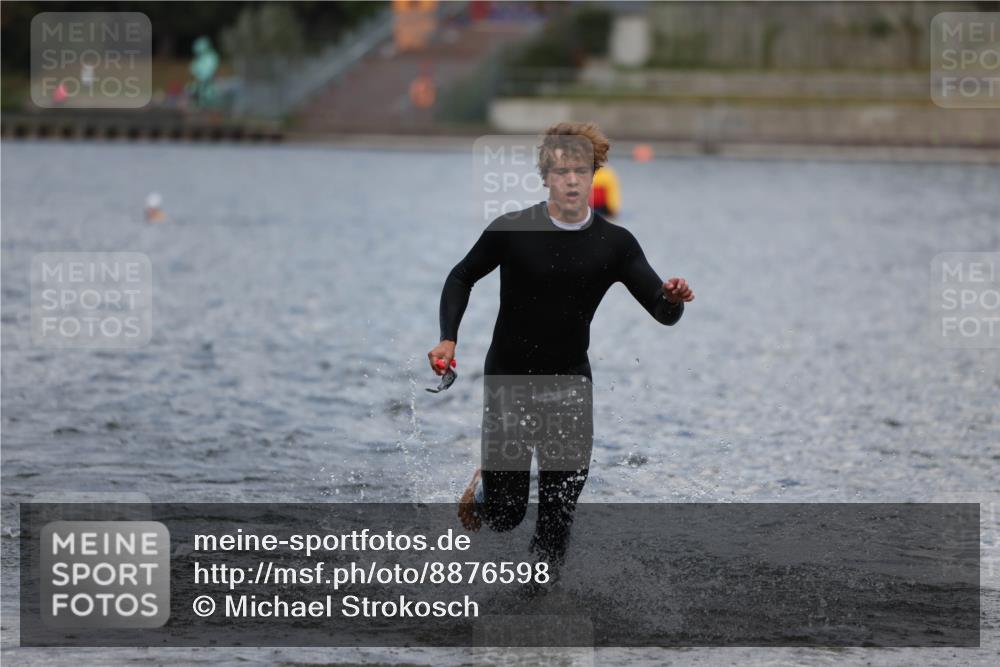 14.09.2025 - Stadtparktriathlon Michael Strokosch http://msf.ph/oto/8876598 14.09.2025 13:18:20 Schwimmen 1561 meine-sportfotos.de