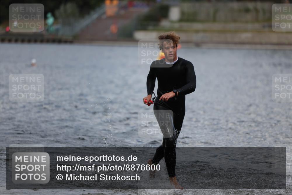 14.09.2025 - Stadtparktriathlon Michael Strokosch http://msf.ph/oto/8876600 14.09.2025 13:18:20 Schwimmen 1561 meine-sportfotos.de