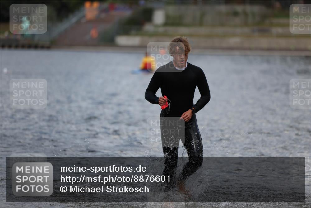 14.09.2025 - Stadtparktriathlon Michael Strokosch http://msf.ph/oto/8876601 14.09.2025 13:18:20 Schwimmen 1561 meine-sportfotos.de
