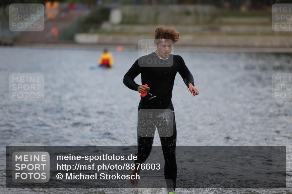 14.09.2025 - Stadtparktriathlon Michael Strokosch http://msf.ph/oto/8876603 14.09.2025 13:18:20 Schwimmen 1561 meine-sportfotos.de