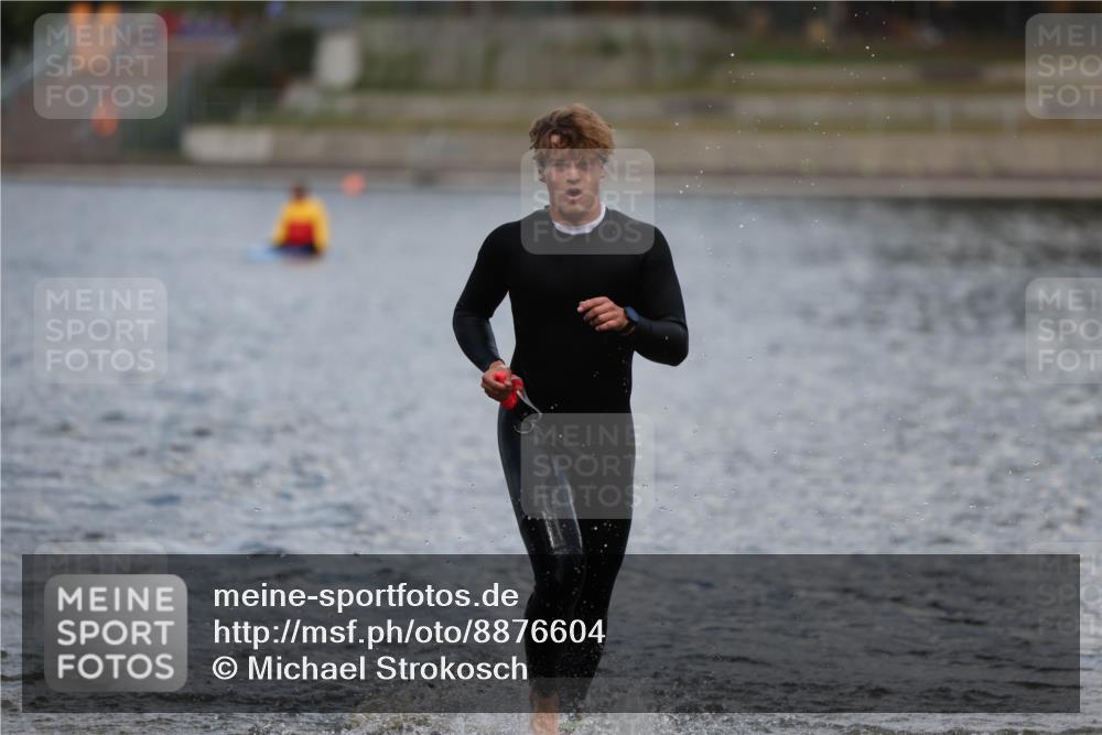14.09.2025 - Stadtparktriathlon Michael Strokosch http://msf.ph/oto/8876604 14.09.2025 13:18:20 Schwimmen 1561 meine-sportfotos.de