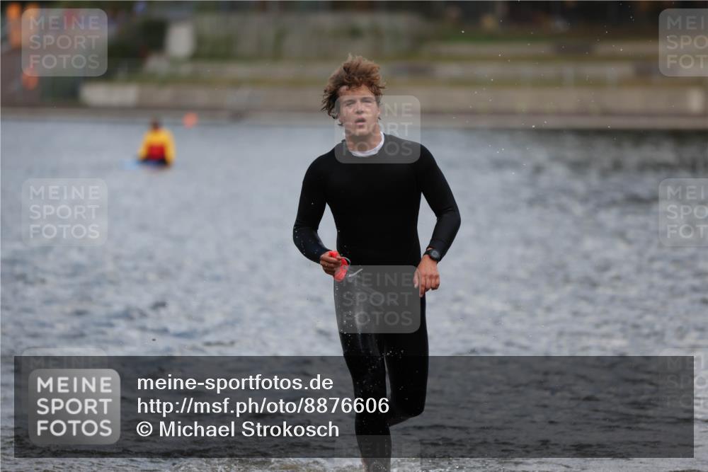 14.09.2025 - Stadtparktriathlon Michael Strokosch http://msf.ph/oto/8876606 14.09.2025 13:18:21 Schwimmen 1561 meine-sportfotos.de