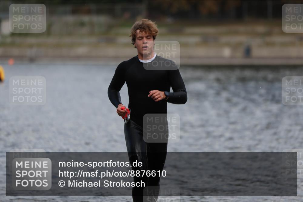 14.09.2025 - Stadtparktriathlon Michael Strokosch http://msf.ph/oto/8876610 14.09.2025 13:18:21 Schwimmen 1561 meine-sportfotos.de