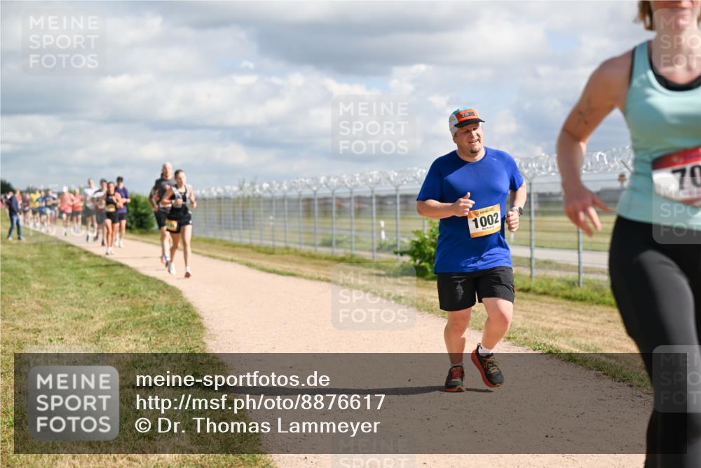 14.09.2025 - Airport Race Dr. Thomas Lammeyer http://msf.ph/oto/8876617 14.09.2025 12:21:27 Laufen 23, 0, 1002, 70 meine-sportfotos.de