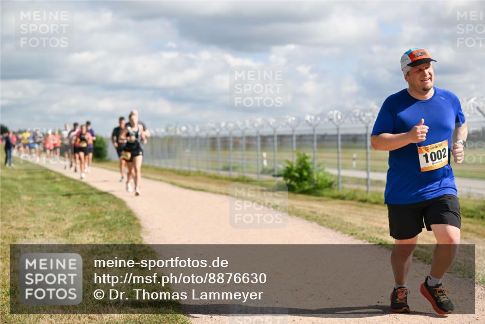 14.09.2025 - Airport Race Dr. Thomas Lammeyer http://msf.ph/oto/8876630 14.09.2025 12:21:28 Laufen 23, 30, 1002 meine-sportfotos.de