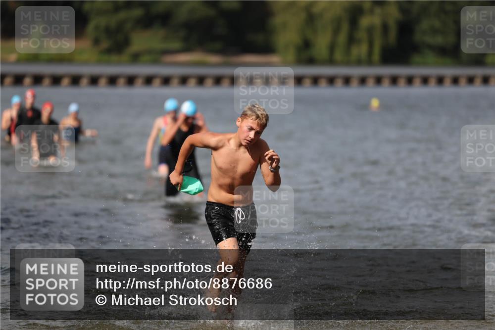 14.09.2025 - Stadtparktriathlon Michael Strokosch http://msf.ph/oto/8876686 14.09.2025 13:19:49 Schwimmen 1568, 1583, 1593, 1597 meine-sportfotos.de