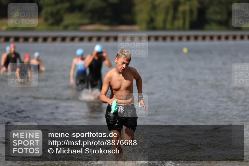 14.09.2025 - Stadtparktriathlon Michael Strokosch http://msf.ph/oto/8876688 14.09.2025 13:19:49 Schwimmen 1568, 1583, 1593, 1597 meine-sportfotos.de