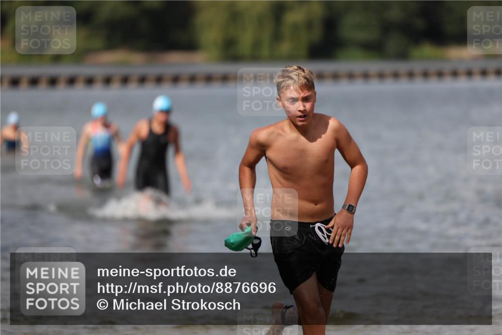 14.09.2025 - Stadtparktriathlon Michael Strokosch http://msf.ph/oto/8876696 14.09.2025 13:19:50 Schwimmen 1568, 1583, 1593, 1597 meine-sportfotos.de