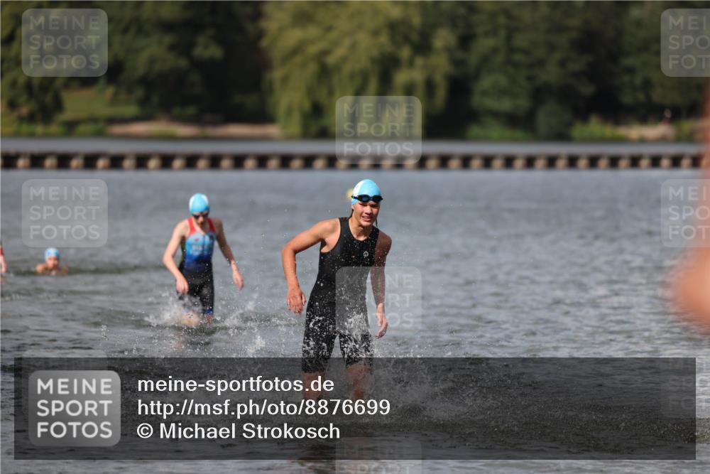14.09.2025 - Stadtparktriathlon Michael Strokosch http://msf.ph/oto/8876699 14.09.2025 13:19:53 Schwimmen 1583, 1586, 1597 meine-sportfotos.de