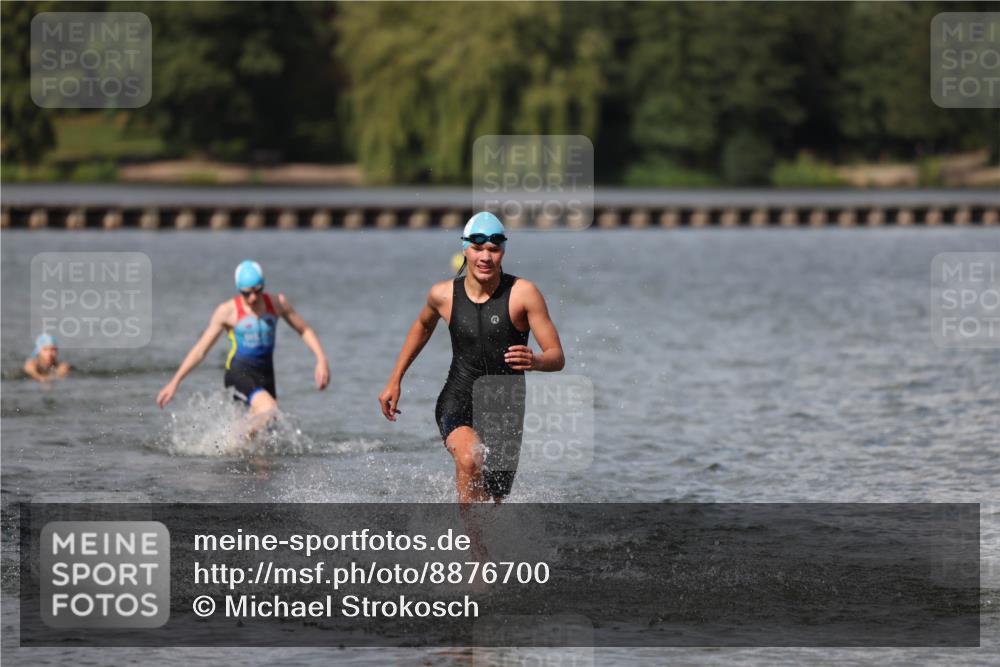 14.09.2025 - Stadtparktriathlon Michael Strokosch http://msf.ph/oto/8876700 14.09.2025 13:19:53 Schwimmen 1583, 1586, 1597 meine-sportfotos.de