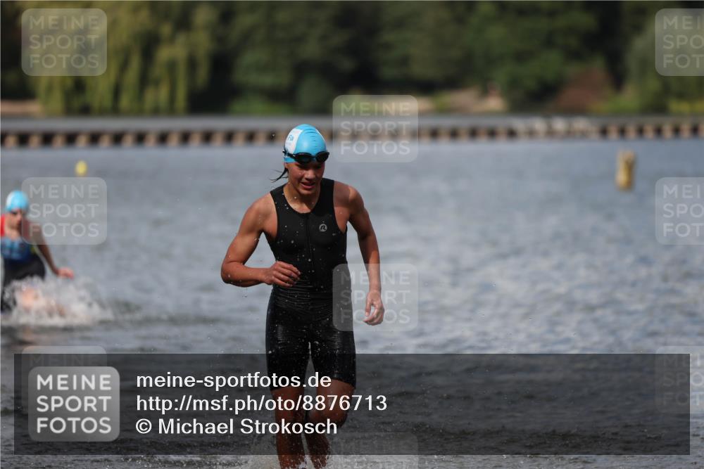 14.09.2025 - Stadtparktriathlon Michael Strokosch http://msf.ph/oto/8876713 14.09.2025 13:19:55 Schwimmen 1583, 1586, 1597 meine-sportfotos.de