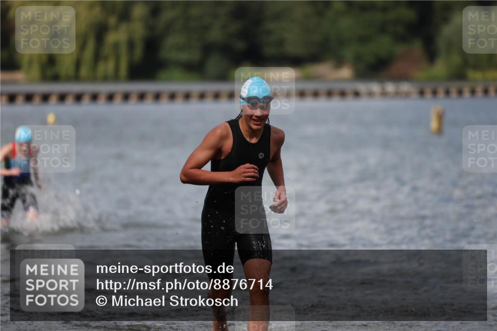 14.09.2025 - Stadtparktriathlon Michael Strokosch http://msf.ph/oto/8876714 14.09.2025 13:19:55 Schwimmen 1583, 1586, 1597 meine-sportfotos.de