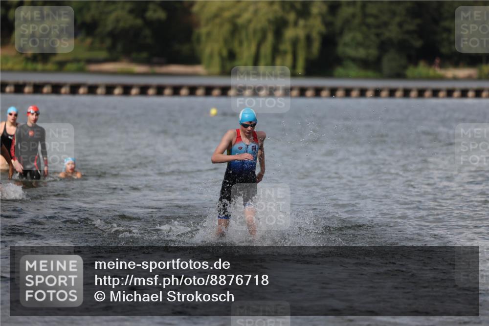 14.09.2025 - Stadtparktriathlon Michael Strokosch http://msf.ph/oto/8876718 14.09.2025 13:19:57 Schwimmen 1586, 1589, 1597 meine-sportfotos.de