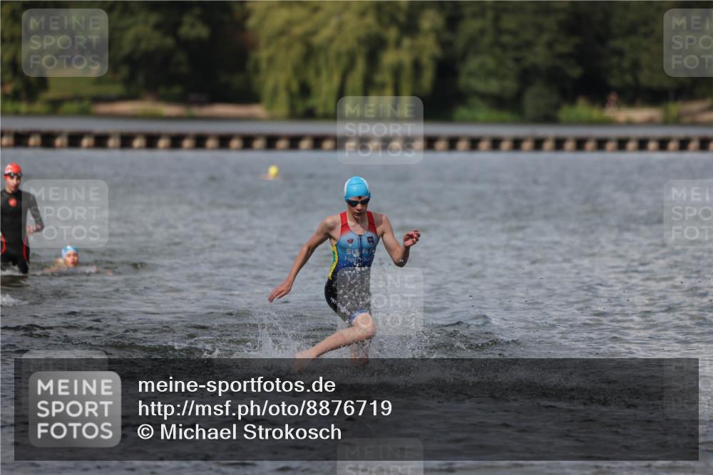14.09.2025 - Stadtparktriathlon Michael Strokosch http://msf.ph/oto/8876719 14.09.2025 13:19:57 Schwimmen 1586, 1589, 1597 meine-sportfotos.de