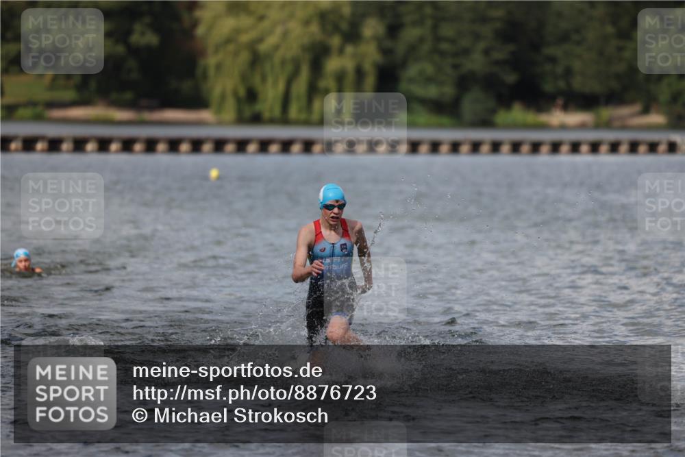 14.09.2025 - Stadtparktriathlon Michael Strokosch http://msf.ph/oto/8876723 14.09.2025 13:19:57 Schwimmen 1586, 1589, 1597 meine-sportfotos.de