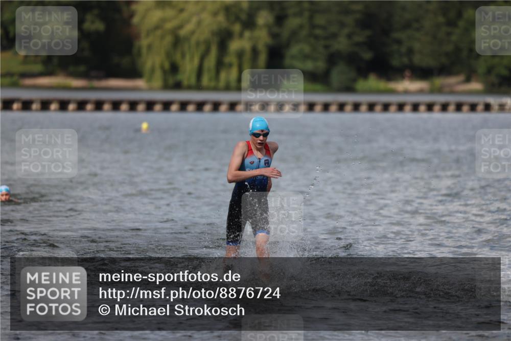 14.09.2025 - Stadtparktriathlon Michael Strokosch http://msf.ph/oto/8876724 14.09.2025 13:19:58 Schwimmen 1586, 1589, 1597 meine-sportfotos.de