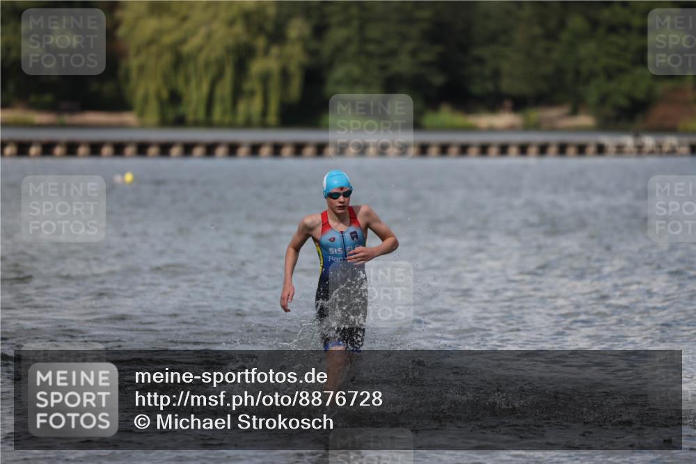 14.09.2025 - Stadtparktriathlon Michael Strokosch http://msf.ph/oto/8876728 14.09.2025 13:19:58 Schwimmen 1586, 1589, 1597 meine-sportfotos.de