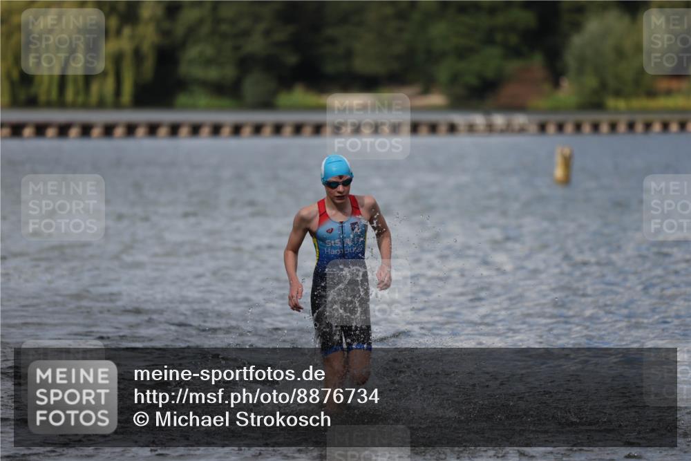 14.09.2025 - Stadtparktriathlon Michael Strokosch http://msf.ph/oto/8876734 14.09.2025 13:19:59 Schwimmen 1586, 1589, 1597 meine-sportfotos.de