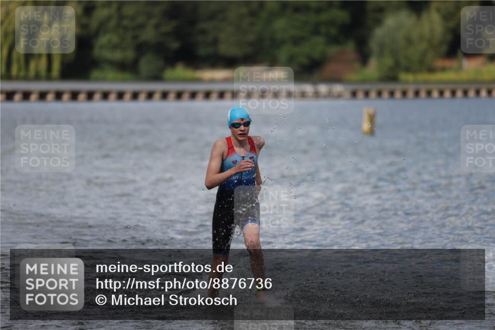 14.09.2025 - Stadtparktriathlon Michael Strokosch http://msf.ph/oto/8876736 14.09.2025 13:19:59 Schwimmen 1586, 1589, 1597 meine-sportfotos.de