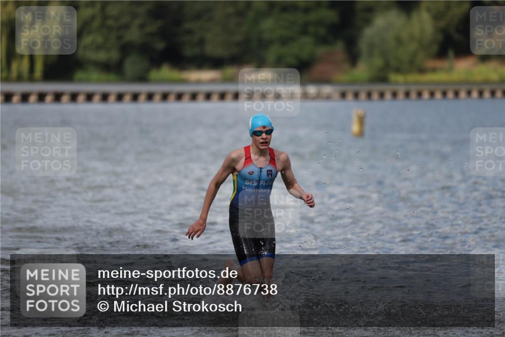 14.09.2025 - Stadtparktriathlon Michael Strokosch http://msf.ph/oto/8876738 14.09.2025 13:19:59 Schwimmen 1586, 1589, 1597 meine-sportfotos.de
