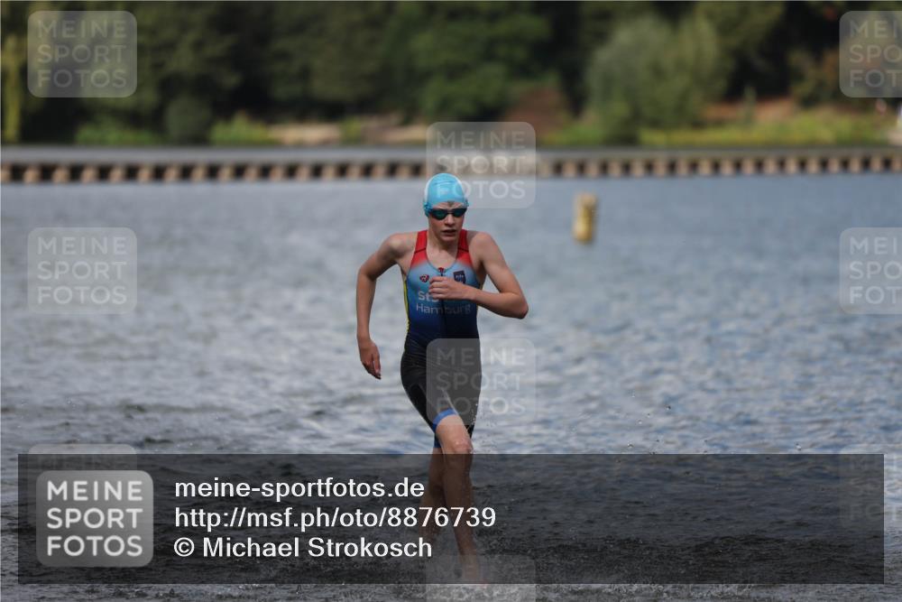 14.09.2025 - Stadtparktriathlon Michael Strokosch http://msf.ph/oto/8876739 14.09.2025 13:20:00 Schwimmen 1586, 1589, 1597 meine-sportfotos.de