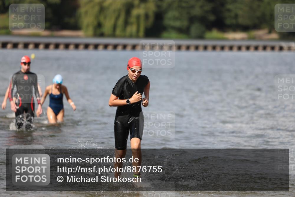 14.09.2025 - Stadtparktriathlon Michael Strokosch http://msf.ph/oto/8876755 14.09.2025 13:20:06 Schwimmen 1573, 1586, 1589, 1591 meine-sportfotos.de