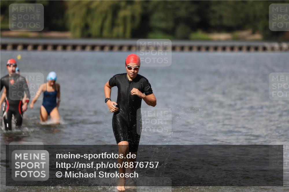 14.09.2025 - Stadtparktriathlon Michael Strokosch http://msf.ph/oto/8876757 14.09.2025 13:20:06 Schwimmen 1573, 1586, 1589, 1591 meine-sportfotos.de