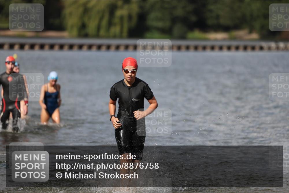 14.09.2025 - Stadtparktriathlon Michael Strokosch http://msf.ph/oto/8876758 14.09.2025 13:20:07 Schwimmen 1573, 1582, 1586, 1589, 1591 meine-sportfotos.de