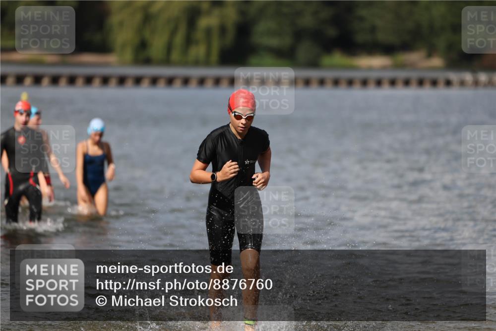 14.09.2025 - Stadtparktriathlon Michael Strokosch http://msf.ph/oto/8876760 14.09.2025 13:20:07 Schwimmen 1573, 1582, 1586, 1589, 1591 meine-sportfotos.de