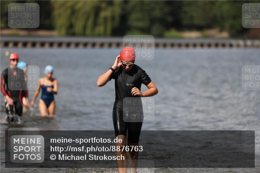 14.09.2025 - Stadtparktriathlon Michael Strokosch http://msf.ph/oto/8876763 14.09.2025 13:20:07 Schwimmen 1573, 1582, 1586, 1589, 1591 meine-sportfotos.de