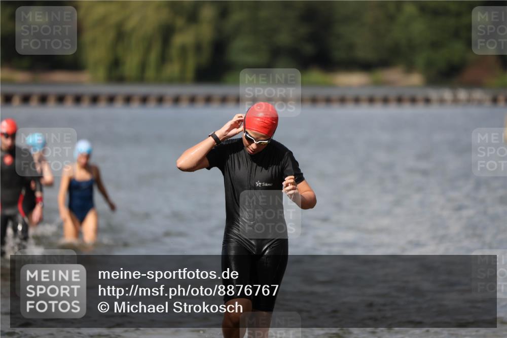 14.09.2025 - Stadtparktriathlon Michael Strokosch http://msf.ph/oto/8876767 14.09.2025 13:20:08 Schwimmen 1573, 1582, 1589, 1591 meine-sportfotos.de