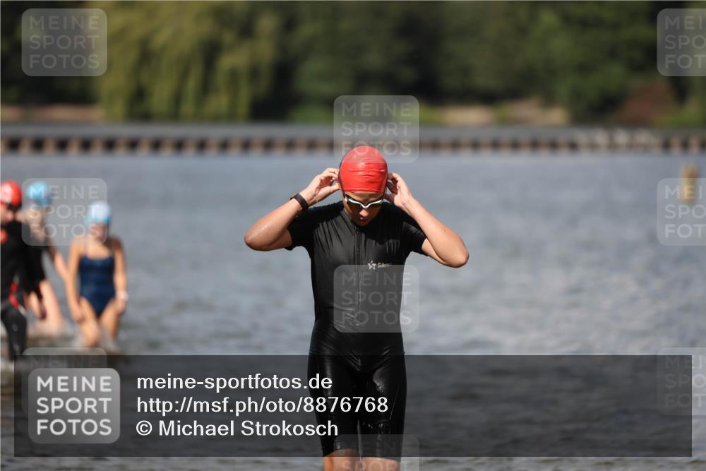 14.09.2025 - Stadtparktriathlon Michael Strokosch http://msf.ph/oto/8876768 14.09.2025 13:20:08 Schwimmen 1573, 1582, 1589, 1591 meine-sportfotos.de
