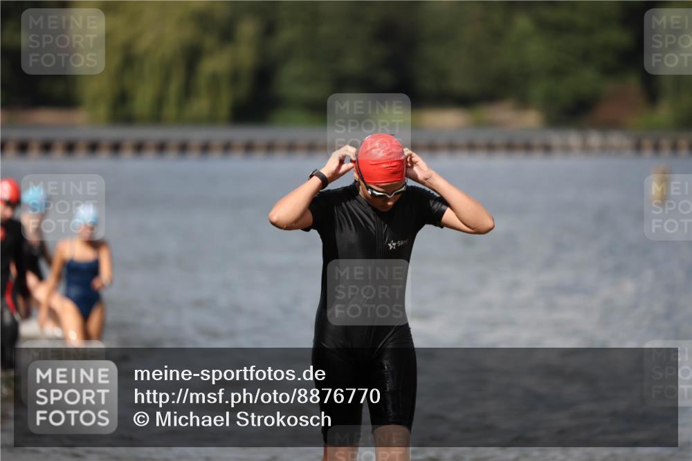 14.09.2025 - Stadtparktriathlon Michael Strokosch http://msf.ph/oto/8876770 14.09.2025 13:20:08 Schwimmen 1573, 1582, 1589, 1591 meine-sportfotos.de