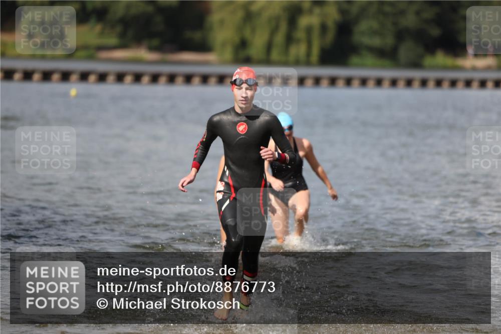 14.09.2025 - Stadtparktriathlon Michael Strokosch http://msf.ph/oto/8876773 14.09.2025 13:20:12 Schwimmen 1573, 1582, 1589, 1591 meine-sportfotos.de