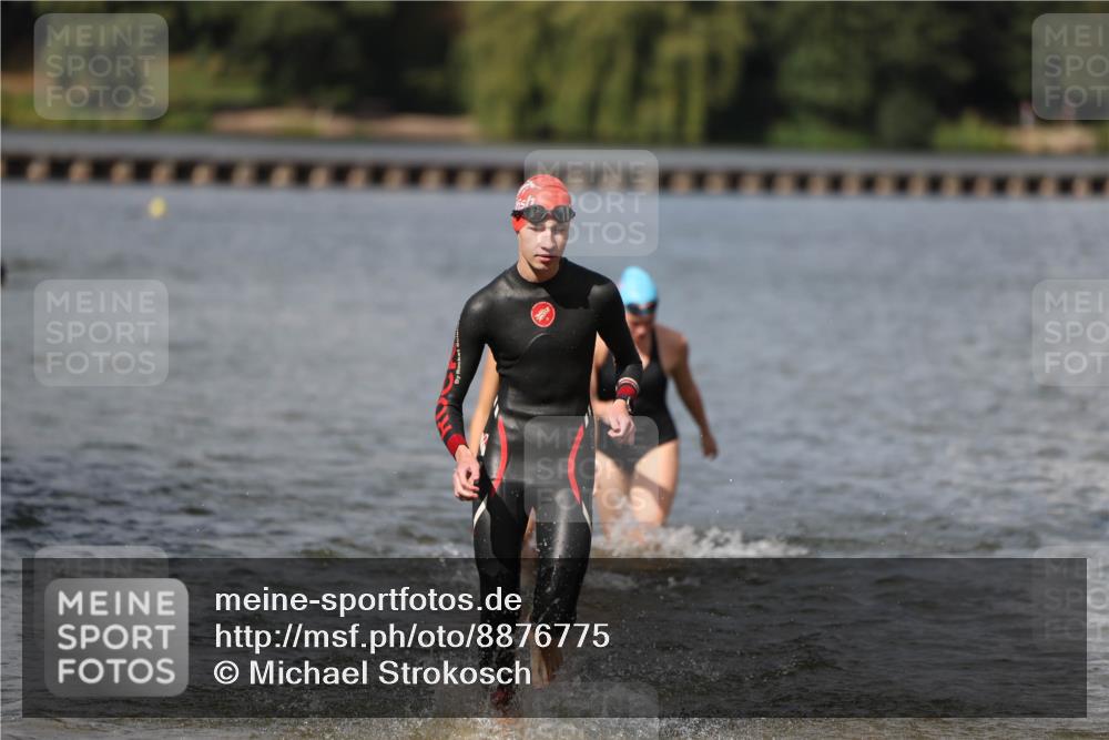 14.09.2025 - Stadtparktriathlon Michael Strokosch http://msf.ph/oto/8876775 14.09.2025 13:20:13 Schwimmen 1573, 1582, 1589, 1591 meine-sportfotos.de