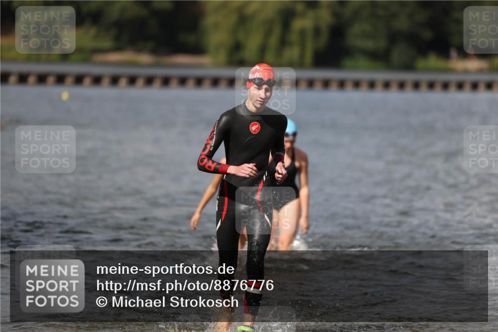 14.09.2025 - Stadtparktriathlon Michael Strokosch http://msf.ph/oto/8876776 14.09.2025 13:20:13 Schwimmen 1573, 1582, 1589, 1591 meine-sportfotos.de