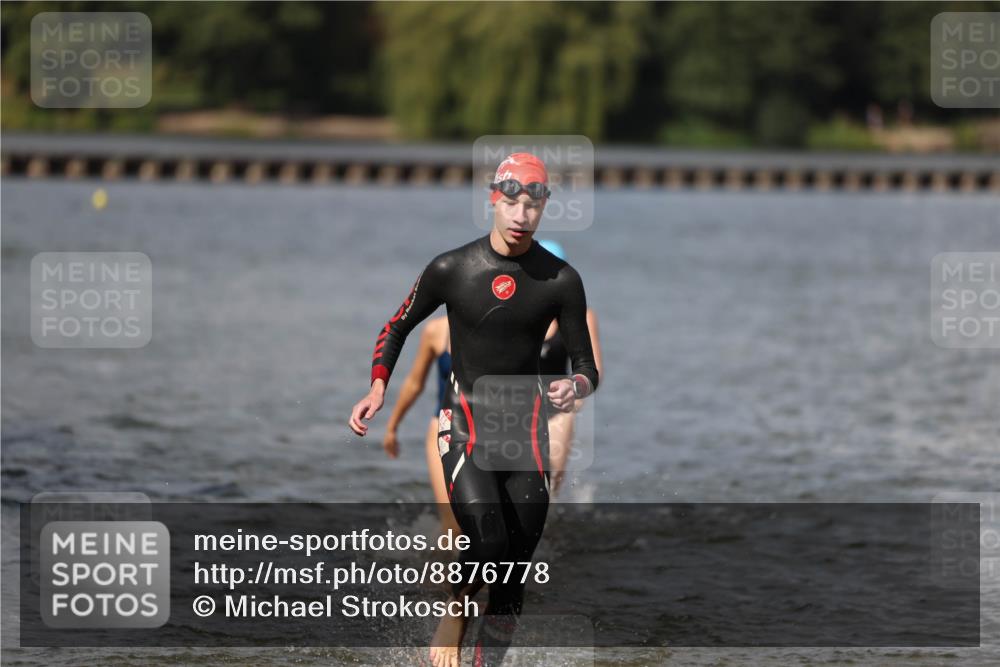14.09.2025 - Stadtparktriathlon Michael Strokosch http://msf.ph/oto/8876778 14.09.2025 13:20:13 Schwimmen 1573, 1582, 1589, 1591 meine-sportfotos.de